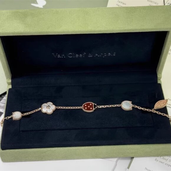 Van Cleef & Arpels Lucky Spring Bracelet - Picture 2 of 3